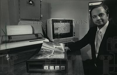 1984-press-photo-pres-james-e-biersach-of-alerting-communications-of-america-d9353af7db45333e1cdcbd3b501912b9.jpg